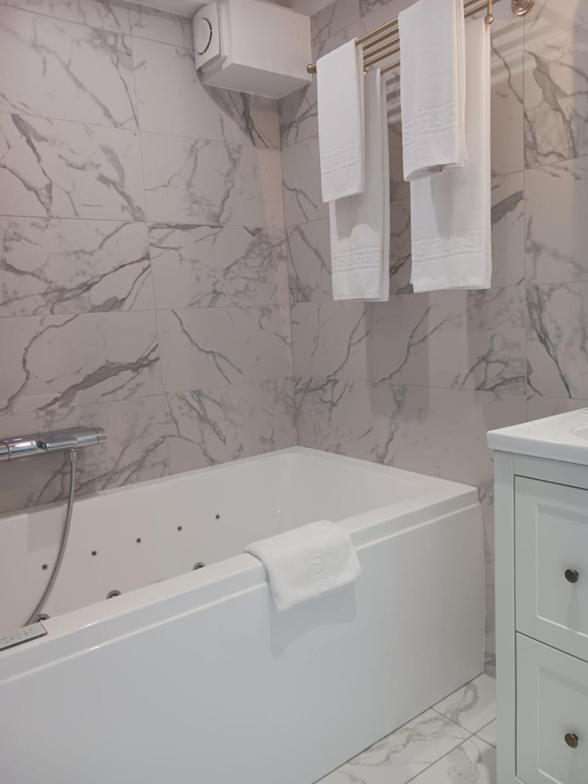 Touraco Bed & Breakfast Villars-les-Dombes Eksteriør bilde