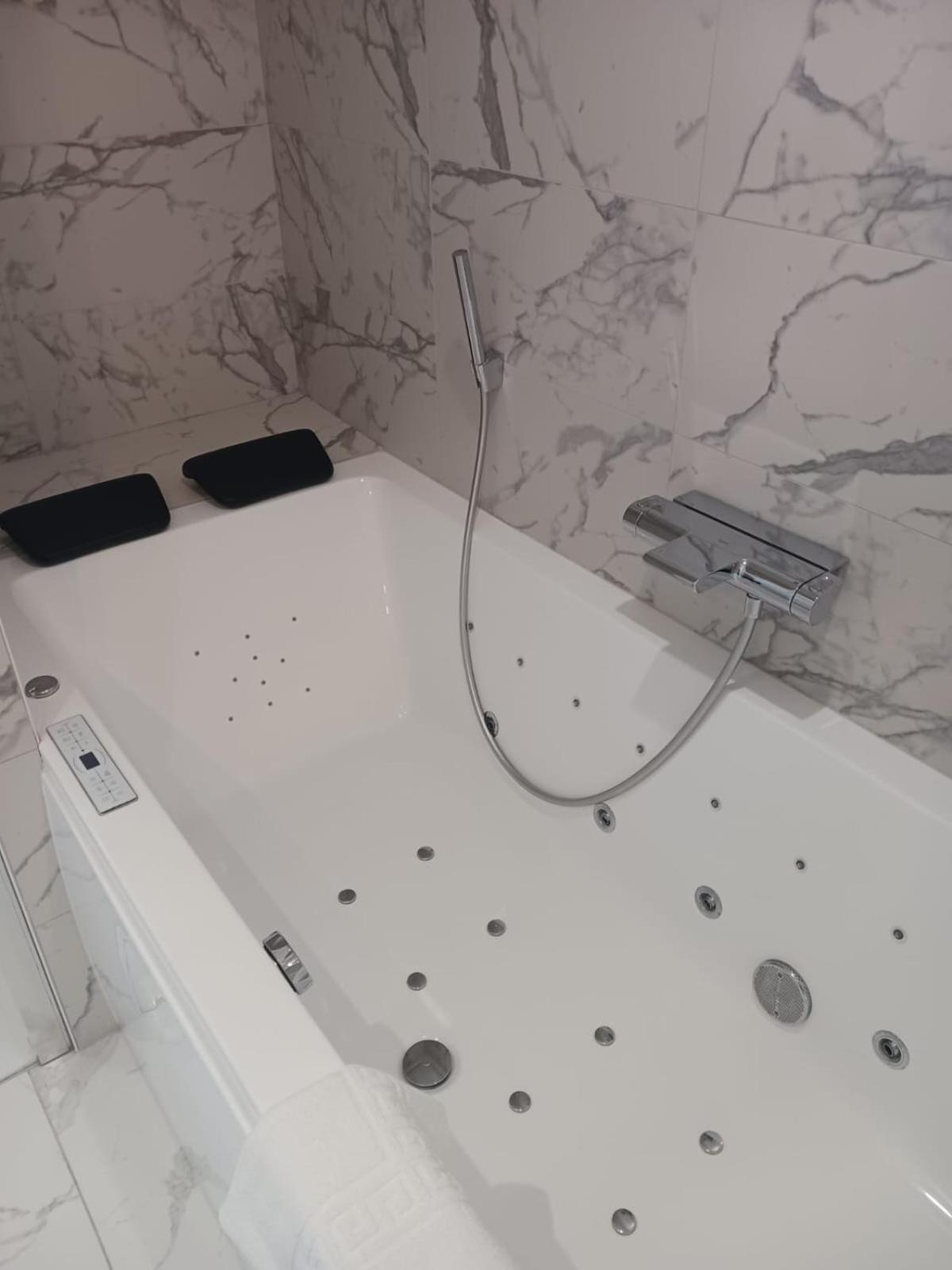 Touraco Bed & Breakfast Villars-les-Dombes Eksteriør bilde